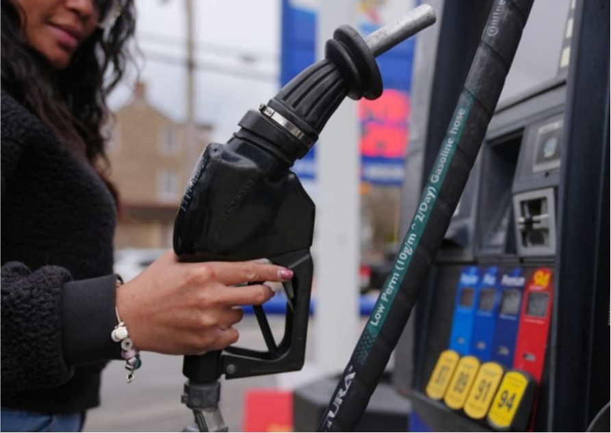 Average gas price falls across Texas despite rise in oil prices